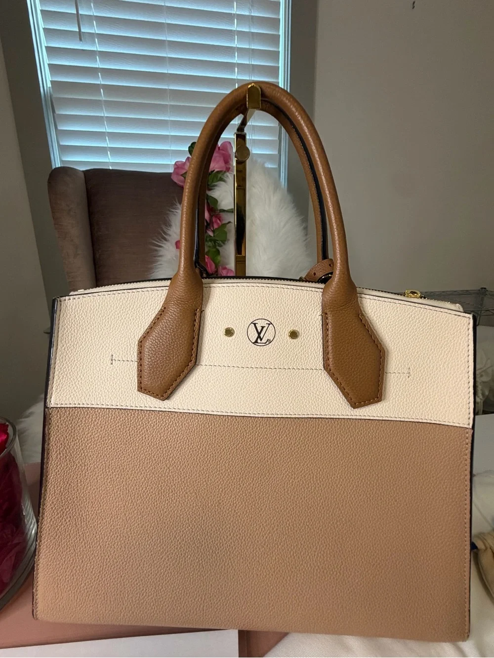Authentic Louis Vuitton City Steamer PM Two-Tone Tan & Cream Leather Tote COA